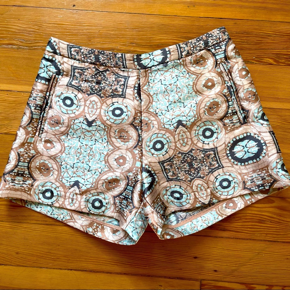 H&M Conscious beautiful and elegant short